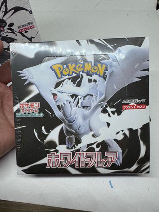 Cajas Pokémon White Flare y Black Bolt