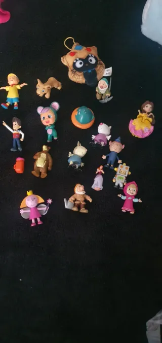 Lote de muñecos variados