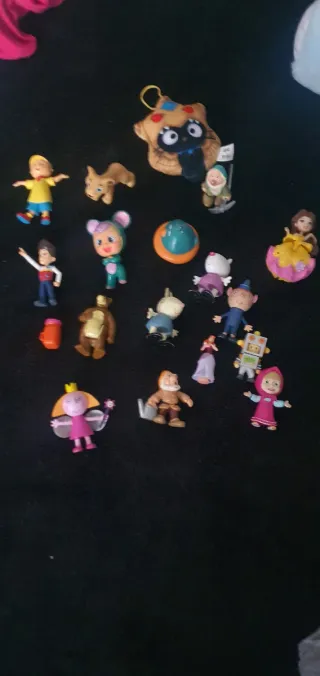 Lote de muñecos variados