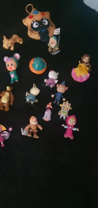 Lote de muñecos variados