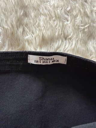 Crop Top Vaquero Negro con Cremallera