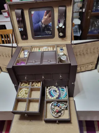 Joyero Marrón con Cierre Metálico