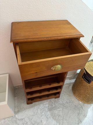 Botellero de madera con cajón