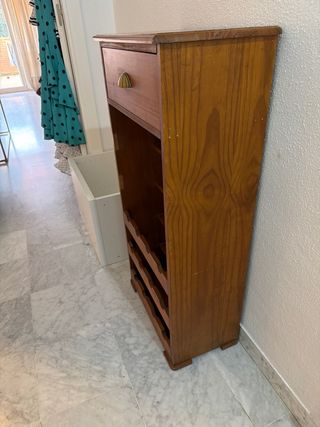 Botellero de madera con cajón