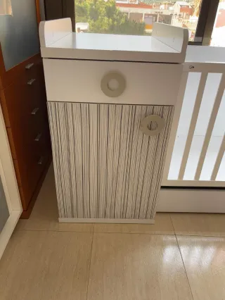 Cuna con cambiador blanco