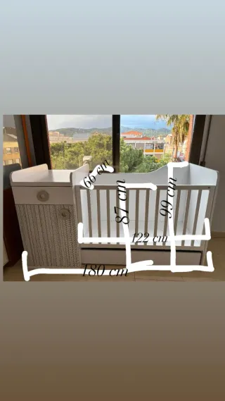 Cuna con cambiador blanco