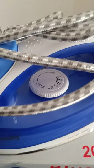 Plancha nueva Bluesky 2000W Azul y Blanca