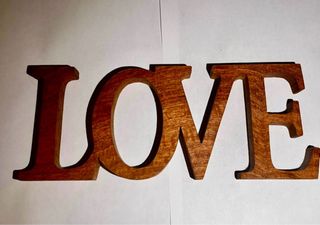 Scritta LOVE in legno