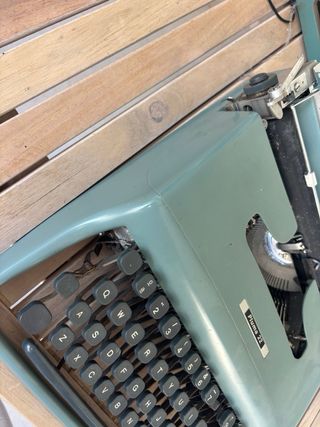 Olivetti Pluma 22 Máquina de Escribir Decorativa