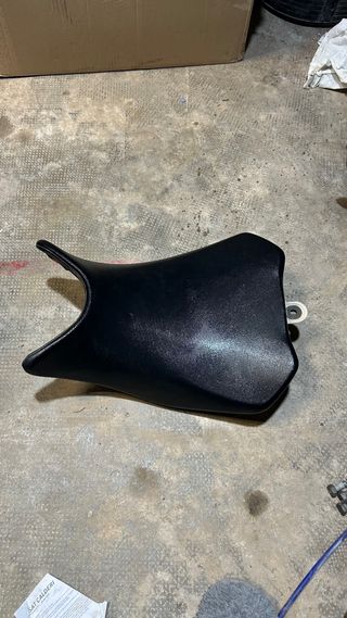 Asiento Suzuki GSX S1000