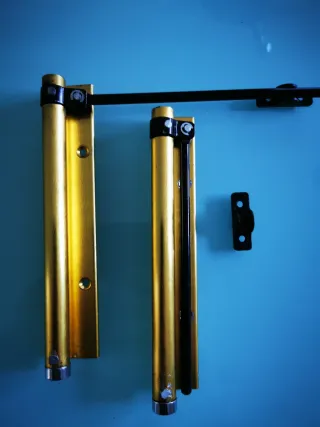 Muelles para puerta dorados