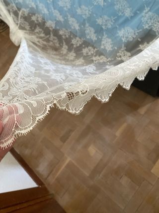 Velo Mantilla Chantilly Blanco. Color marfil.