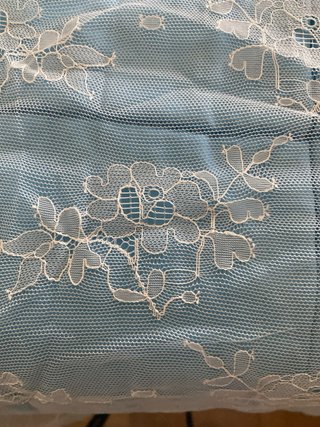 Velo Mantilla Chantilly Blanco. Color marfil.