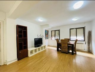 Mesa de comedor de madera maciza