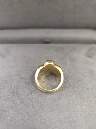 Anillo dorado nudo