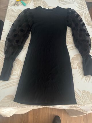 Vestido negro fiesta mangas abullonadas