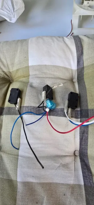 3 Micro interruptores con cableado