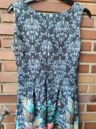 Vestido sin mangas estampado floral