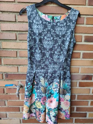Vestido sin mangas estampado floral