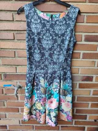 Vestido sin mangas estampado floral