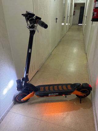 Patinete Eléctrico Negro y Naranja