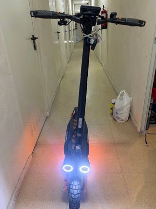Patinete Eléctrico Negro y Naranja