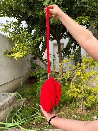 Bolso hecho a mano roja