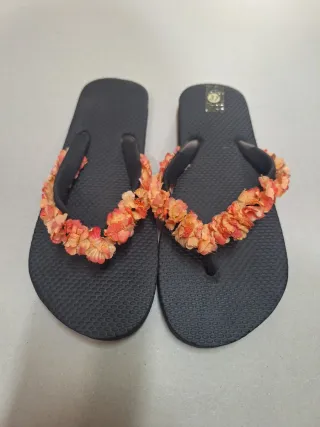 Chanclas negras con flores coral talla 37