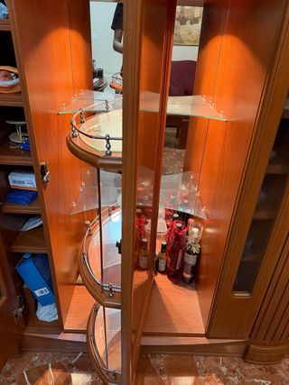 Mueble rústico de Nogal con minibar y luces