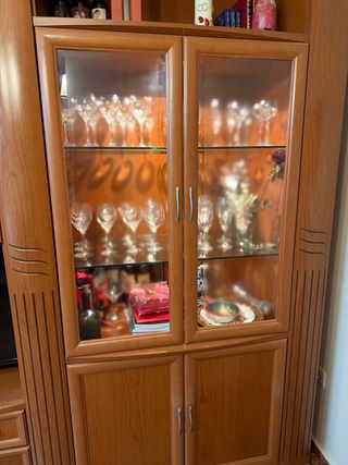 Mueble rústico de Nogal con minibar y luces