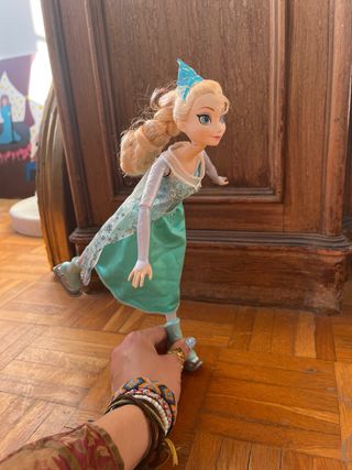 Muñeca Elsa Patinadora Frozen