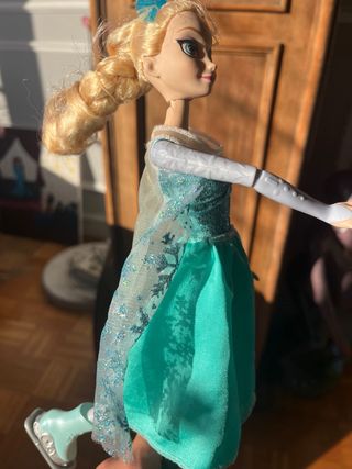 Muñeca Elsa Patinadora Frozen
