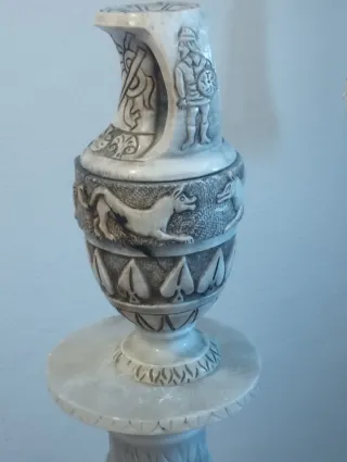 Vendo jarrón antiguo con pie de mármol unico