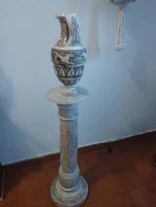 Vendo jarrón antiguo con pie de mármol unico