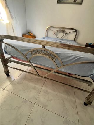 Camas plateadas estilo vintage