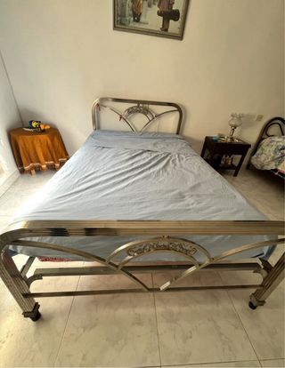 Camas plateadas estilo vintage