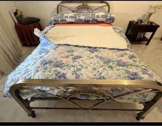 Camas plateadas estilo vintage