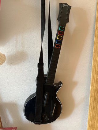 PS3 Super Slim+22 juegos+3 Mandos+Guitarra GH.