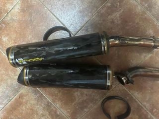 2 Escapes Yamaha R1 2007-2008 Carbono