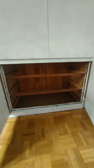 Armario empotrado de madera. 260x250x60cm