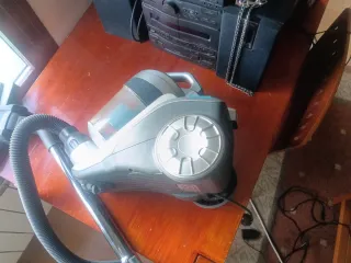 Aspiradora Qilive sin bolsa 900W