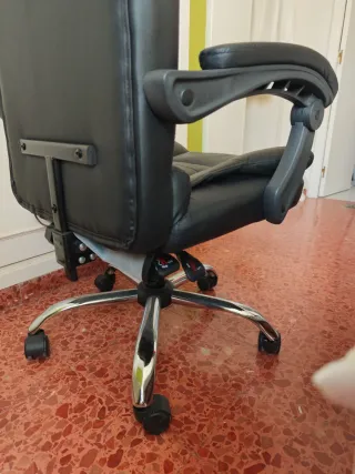 Silla ejecutiva de escritorio negra