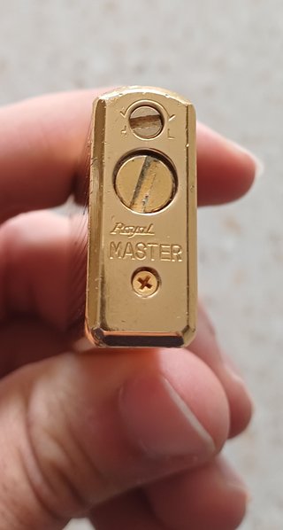 Encendedor Vintage Royal Master Dorado y Negro