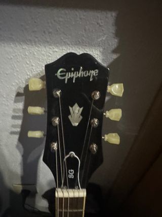 Guitarra Epiphone SG Traditional Pro y accesorios