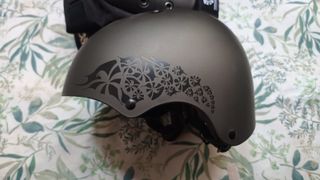 Patines en línea (41) + Casco (M) + Rodilleras (M)