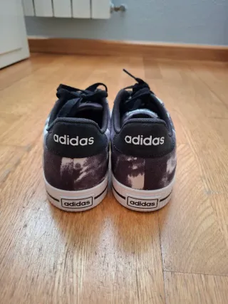 Zapatillas Adidas Negro y Blanco
