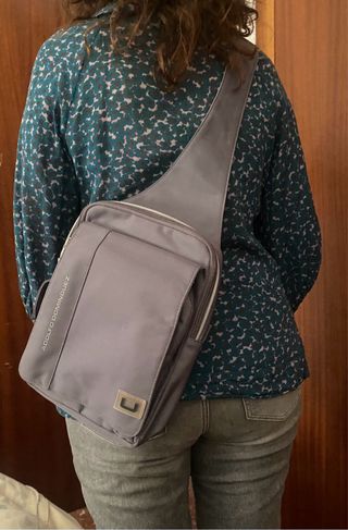 Mochila bandolera U de Adolfo Dominguez a estrenar