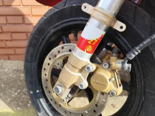 Moto Honda Scooter Roja y Negra