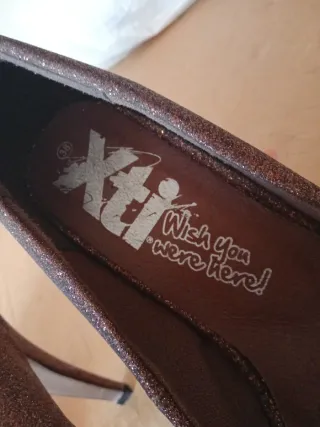 Xti Zapatos Marrones y Beige