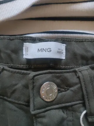 Conjunto camiseta rayas y pantalón verde